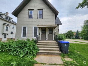 Building Photo - 303 E Doty Ave