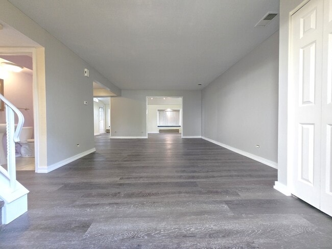 Building Photo - 4946 Somerton Dr