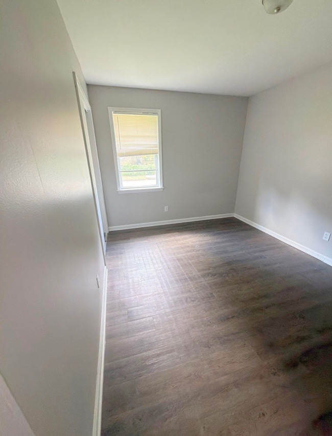 Building Photo - Newly Renovated Home in Oakhaven
