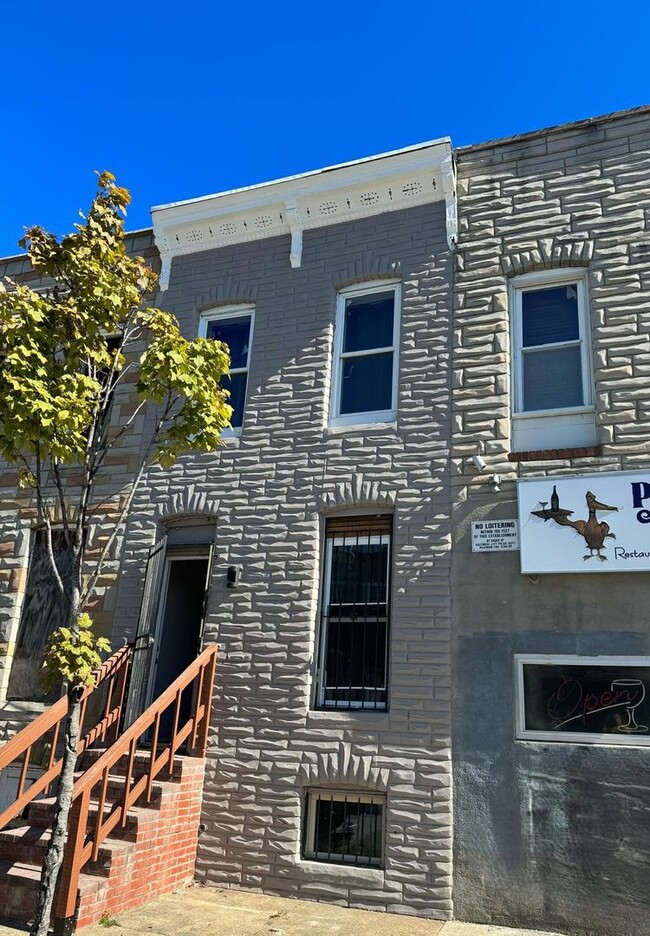 Building Photo - 423 S Payson St