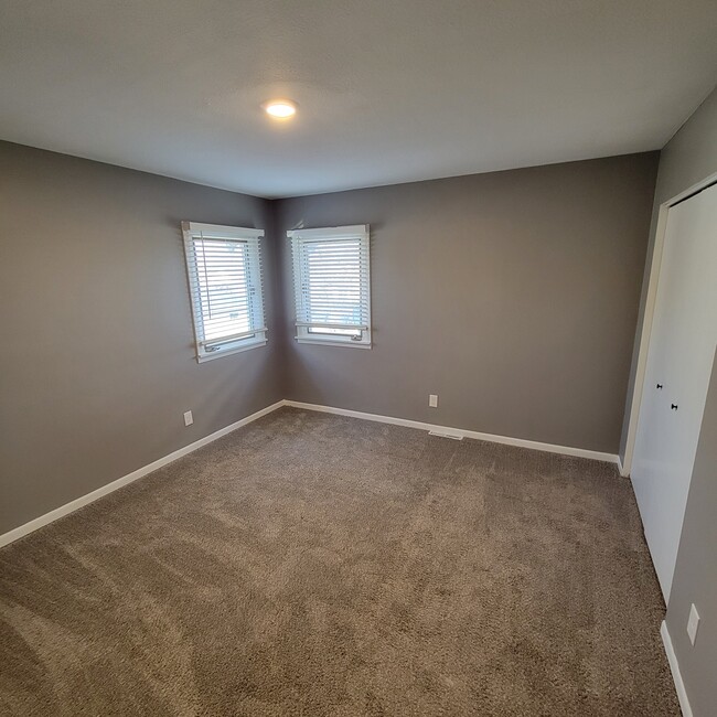 Building Photo - 6668 Sunnyslope Dr
