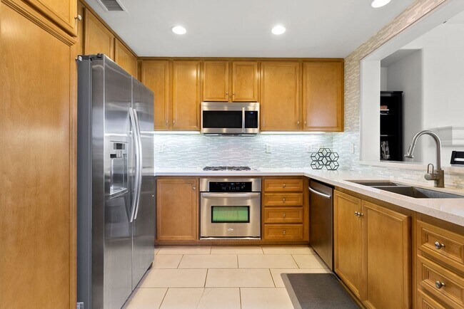 Foto del edificio - Amazing Ladera Ranch Townhome with Upgrades and a View!
