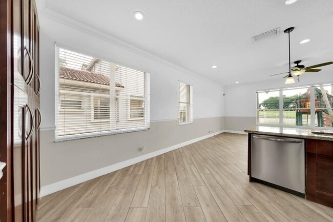 Foto del edificio - 5878 Bay Hill Cir