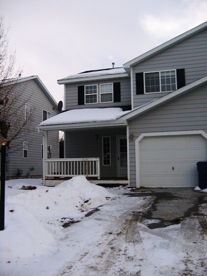 Foto del edificio - Spacious 3 bedroom townhouse