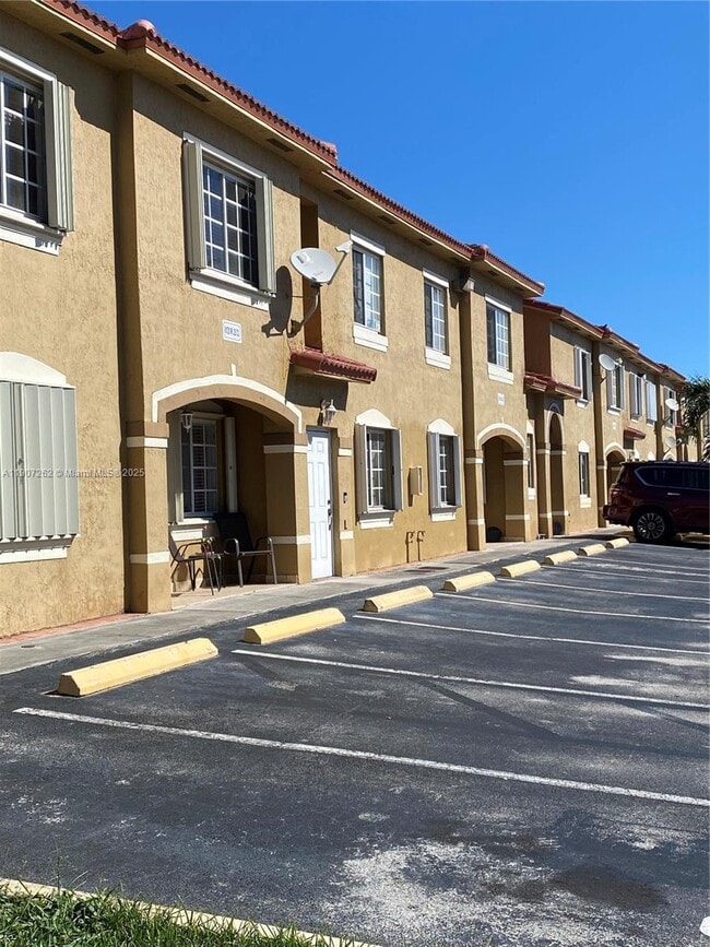 Building Photo - 8100 W 28th Ct