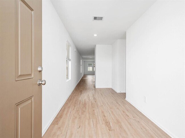 Building Photo - 747 Hackberry