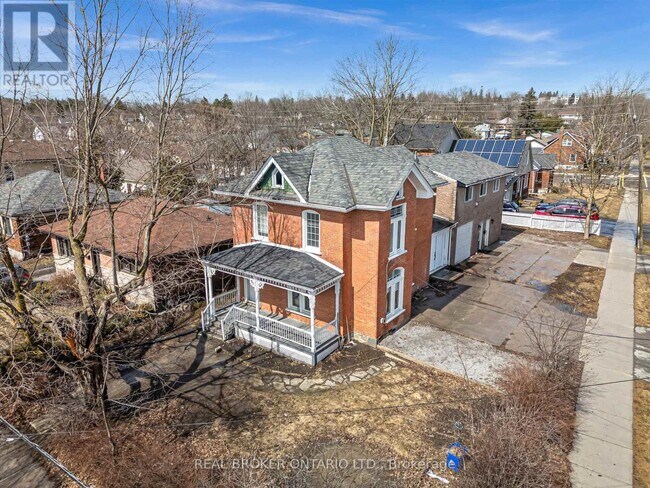 Photo du bâtiment - 52 Victoria Ave