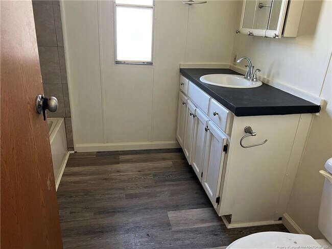 Foto del edificio - 4439 Betsy Ross Dr