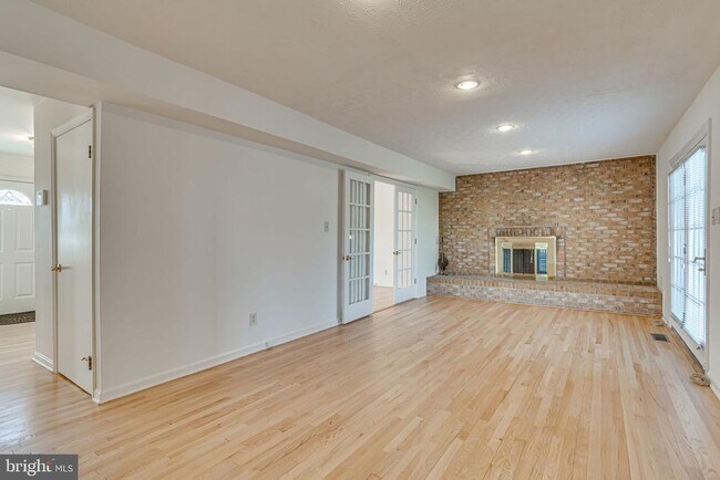Building Photo - 2419 1st St S