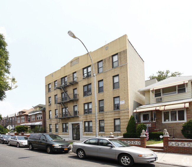 Building Photo - 45 Bay 28th St