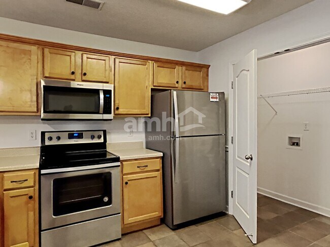 Foto del edificio - 1504 Beaconcrest Cir
