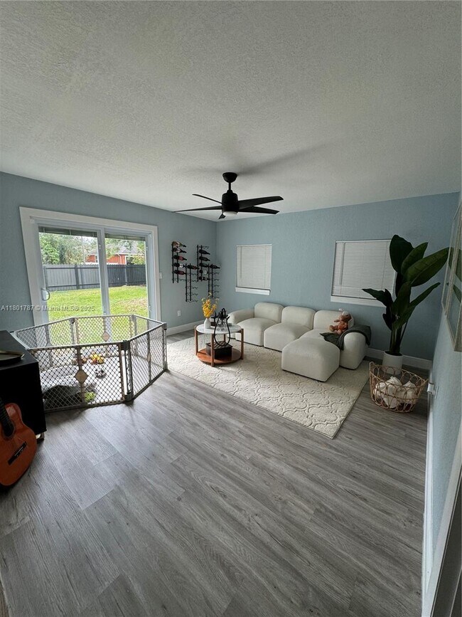 Foto del edificio - 6504 N Packwood Ave