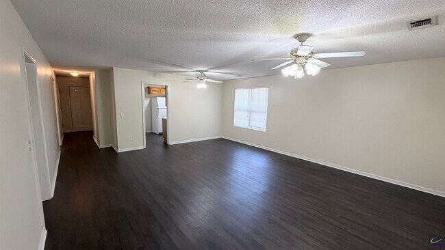 Foto del edificio - 107 Alice Dr