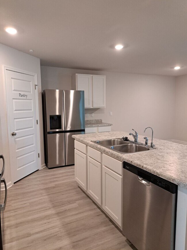 Foto del edificio - 6541 Slabinski Ln