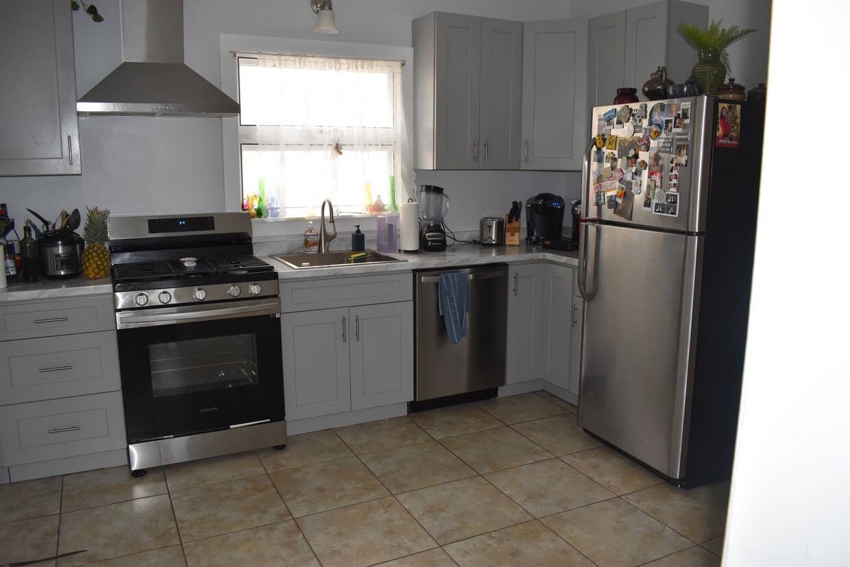 Primary Photo - 37 Hampden Rd