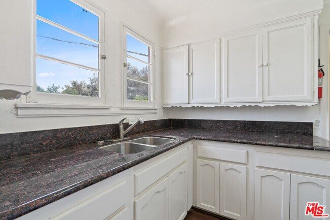 Foto del edificio - 3301 Stocker St