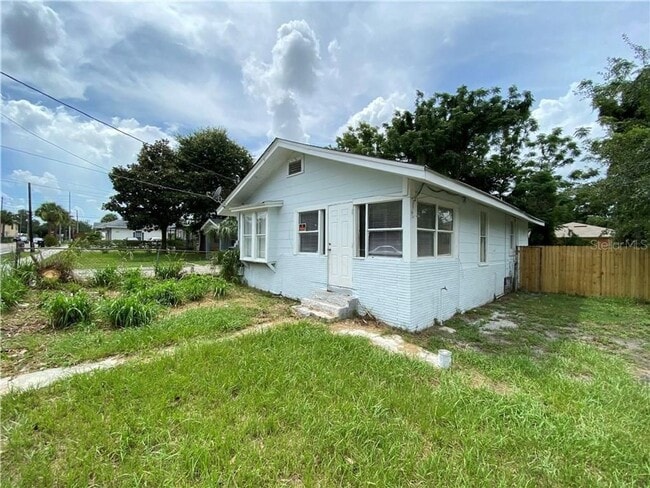 Building Photo - Updated 3/1 College Hill Home- Move In Ready!