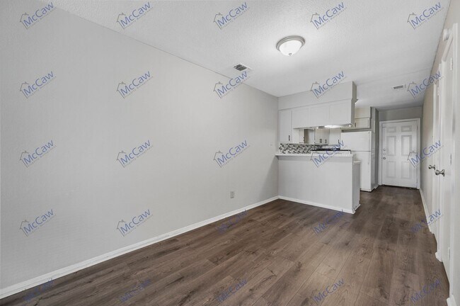 Foto del edificio - Lovely 2/1 Duplex in Arlington!