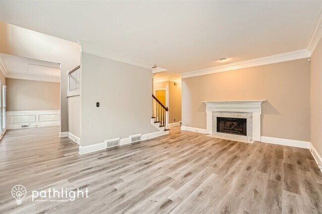 Building Photo - 1040 Huntcliff
