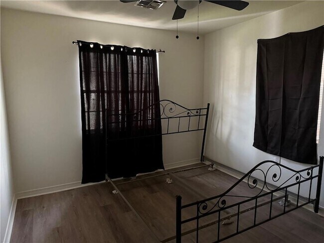 Foto del edificio - 706 Community St