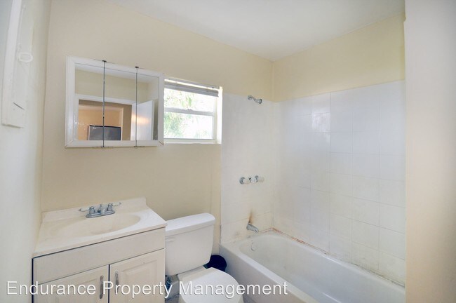 Building Photo - 2 br, 1 bath House - 1265 Silver Beach Rd