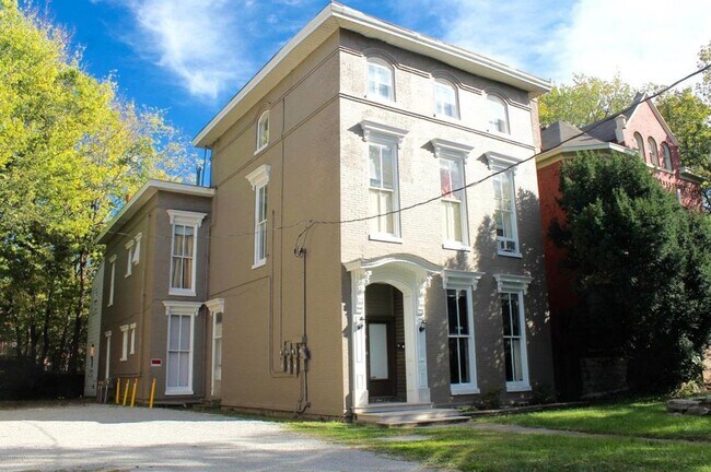 Building Photo - 1629 S 4th St