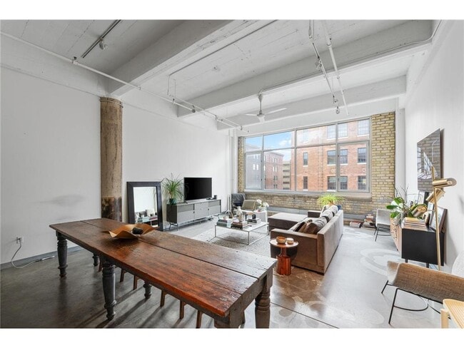 Foto del edificio - 700 N Washington Ave