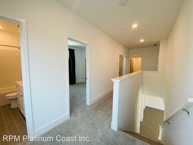 Foto del edificio - 4 br, 2.5 bath House - 978 Lester Ave.