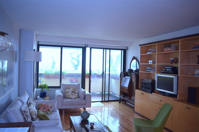 Foto del edificio - 142 E 16th St