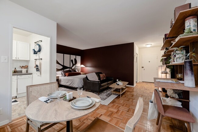Building Photo - Quebec House Apartments
