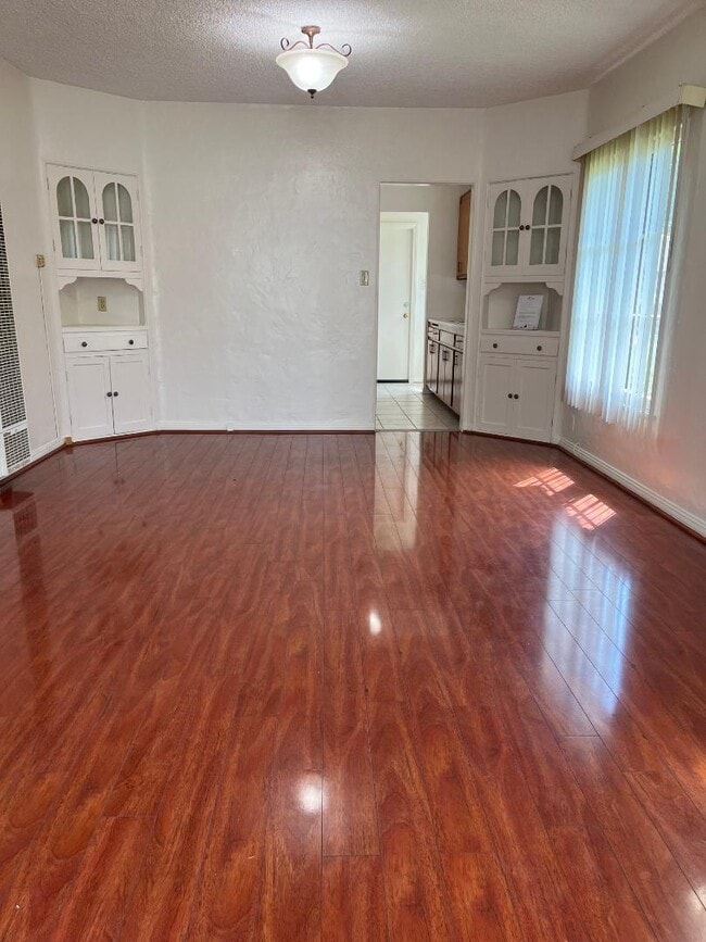 Foto del edificio - 600 E Maple St