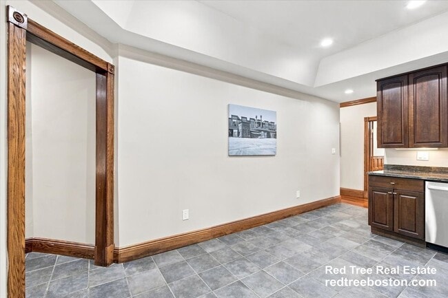 Building Photo - 9 Strathmore Rd