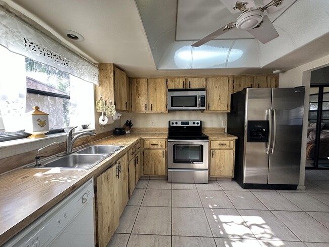 Foto del edificio - 6273 Tall Cypress Cir