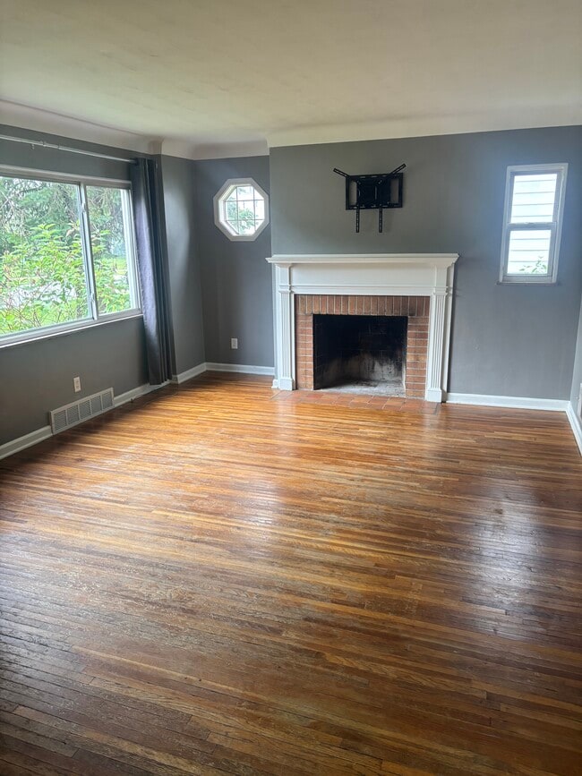 Family room - 2227 Cheltenham Rd