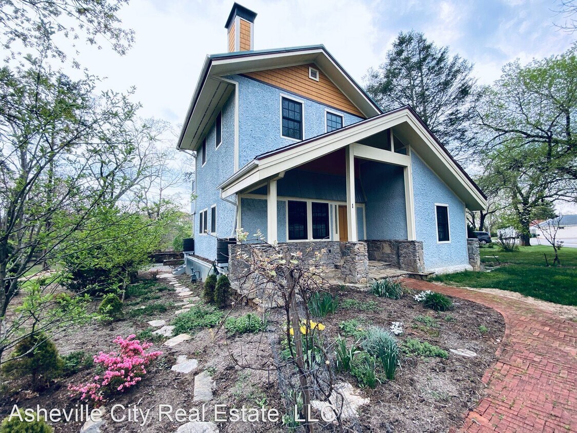 Primary Photo - 3 br, 2 bath House - 1 Fairway Drive