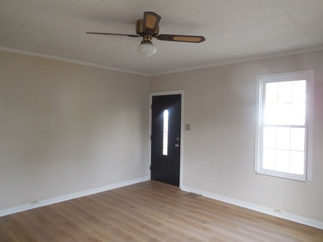 Building Photo - Two Bedroom Totally Rehabbed Home in Downt...