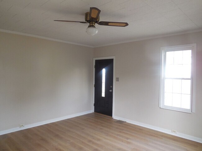 Foto del edificio - Two Bedroom Totally Rehabbed Home in Downt...