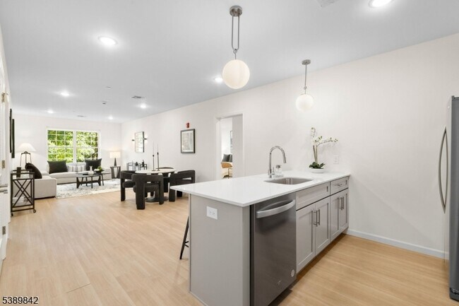 Foto del edificio - 70 Ridgedale Ave