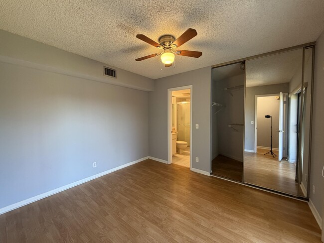 Foto del edificio - 3768 Victoria Dr