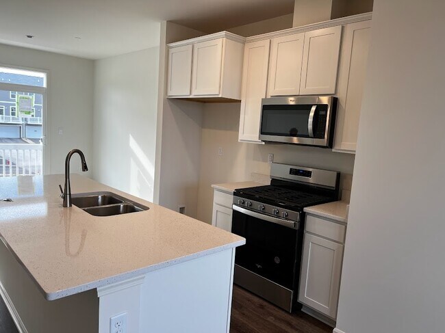 Building Photo - 2032 Yellowstone Blvd