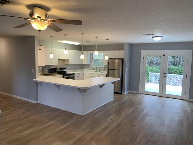 Building Photo - 181 E Pinehurst Dr