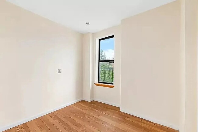 Foto del edificio - 619 E 5th St