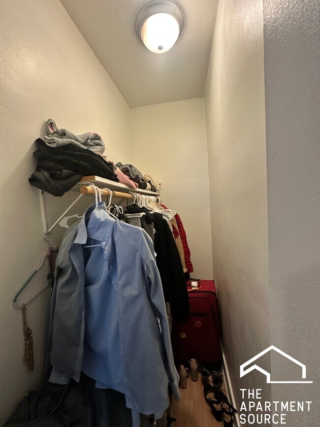 Foto del edificio - 4851 N Damen Ave