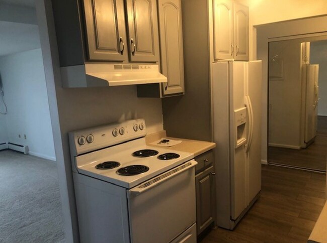 Building Photo - Roseville Apt 108