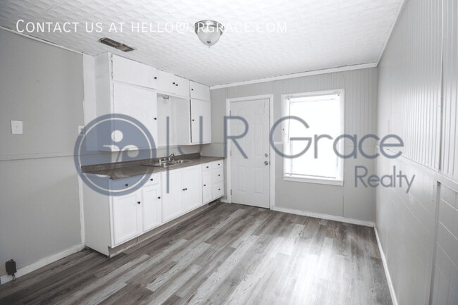 Foto del edificio - 704 W State St