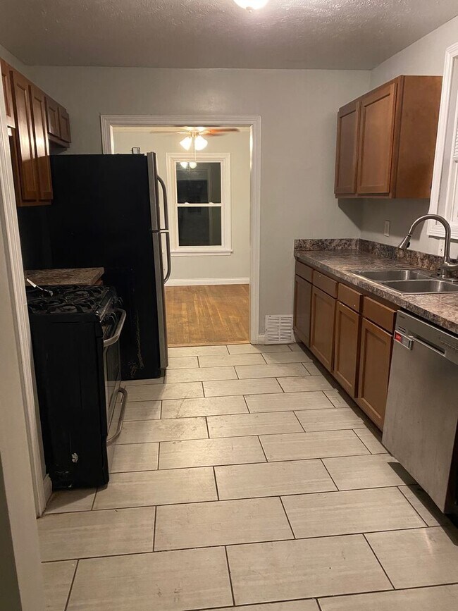 Foto del edificio - 2 bed 1 bath South Euclid rental