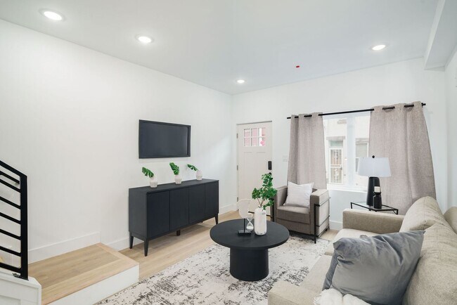 Building Photo - Cozy 3-Bedroom House.