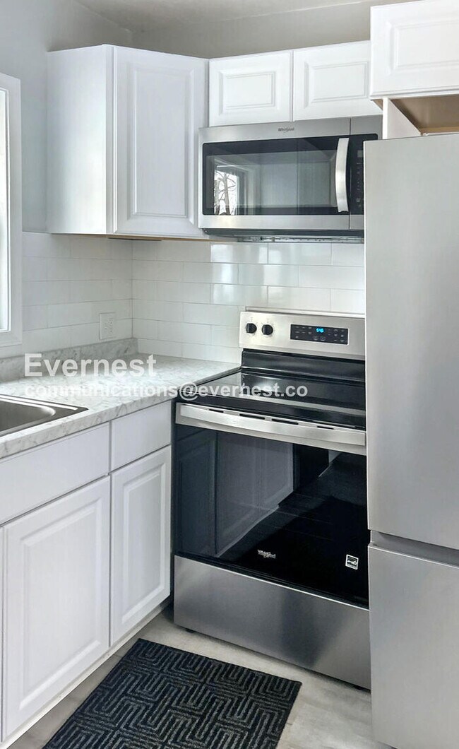 Foto del edificio - 4 Bed/1 Bath Home with Off-Street Parking / Pet-Friendly / Vouchers Accepted / Available Now!