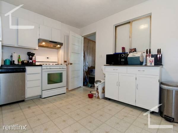 Building Photo - 30 Undine Rd