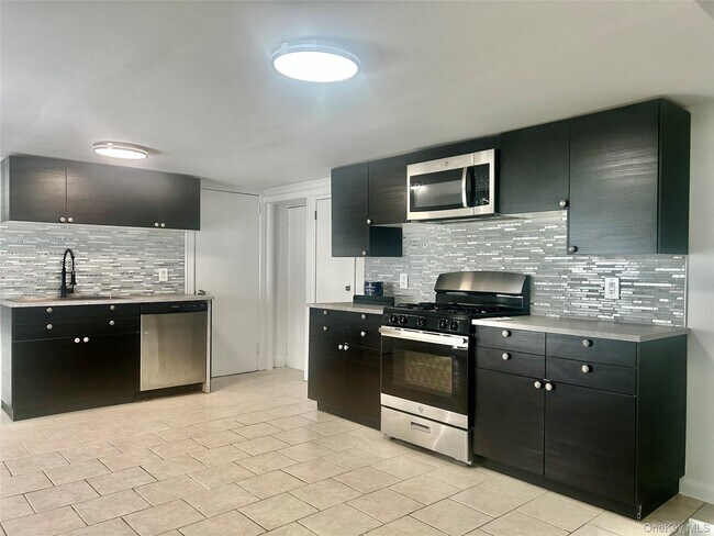 Foto del edificio - 105 Mitchell Ave